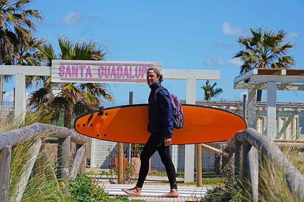 Surf courses with well-trained surf instructors