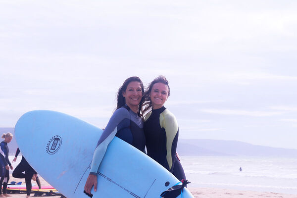Learn to surf with friends in the A-Frame surf courses in Spain