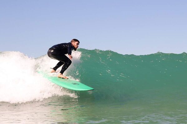Surfing courses in Andalusia in Spain to surf the green waves