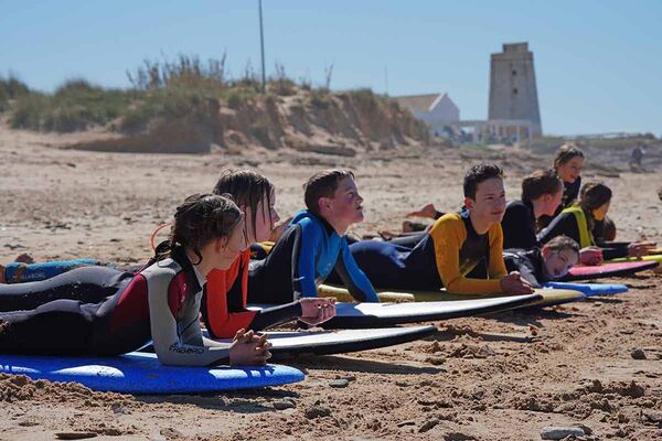 Surf courses for the whole family in the A-Frame Surfcamp for families in Spain