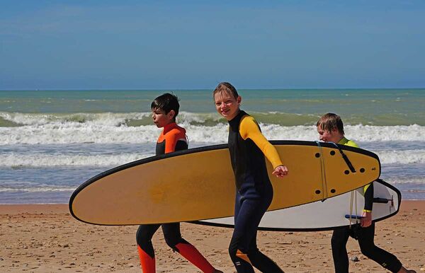 Surf courses for kids in the A-Frame Surfcamp for families in Spain