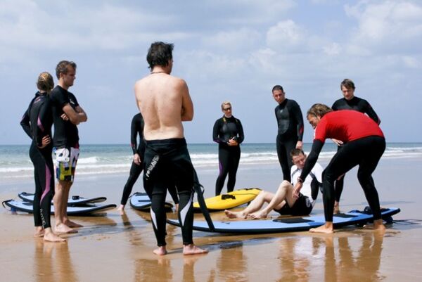 Surfkurse für alle Niveaus im A-Frame Surfcamp in Spanien.