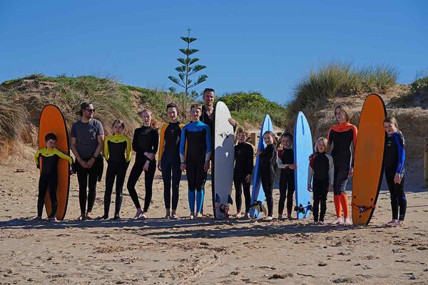 Surf courses for the whole family in the A-Frame Surfcamp for families in El Palmar