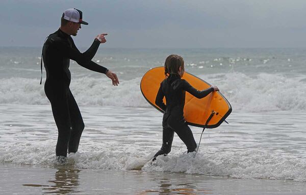 Surf course for children and adults at the surf camp for families