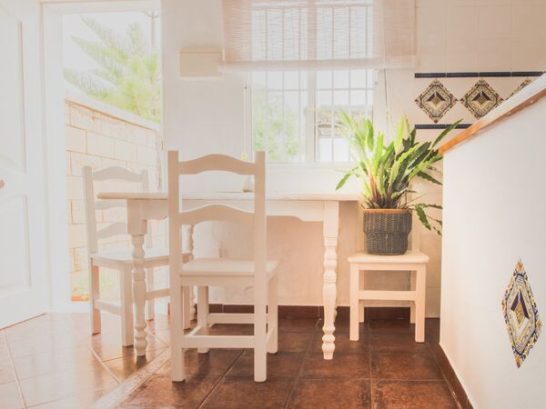 Bright and cosy El Palmar accommodation with own kitchen