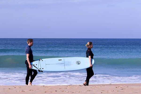 Surf courses for parents and children in Spain