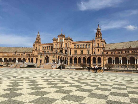 Placa von Sevilla als Sehenswürdigkeiten Andalusien