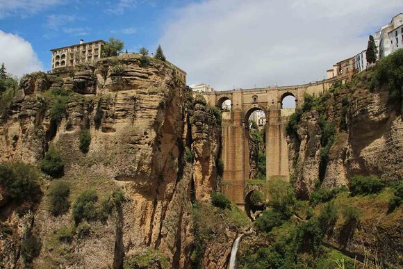 Die Nuevo Brücke von Ronda gehört zu den beliebten Sehenswürdigkeiten Andalusien