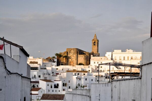 Vejer de la Frontera is 20 minutes from a frame surfcamp in andalusia.