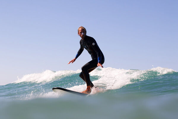 Surf courses for adults in Spain